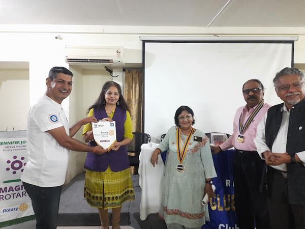 I am elated in exchanging my Rotary club (Highgrounds, Bengaluru) flag with 3 rotary clubs of Pune - Rotary Gokhale, Uptown & Metro. Thank you Dr. Renu, Dr. Madhura Vipra for arranging the talk and flag exchange