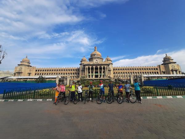 *We had great cycle ride today morning near Vidhan Soudha. Thanks to Rotarian and FFD member  Chandrashekhar ji for coordinating this *🙏🙏🙏