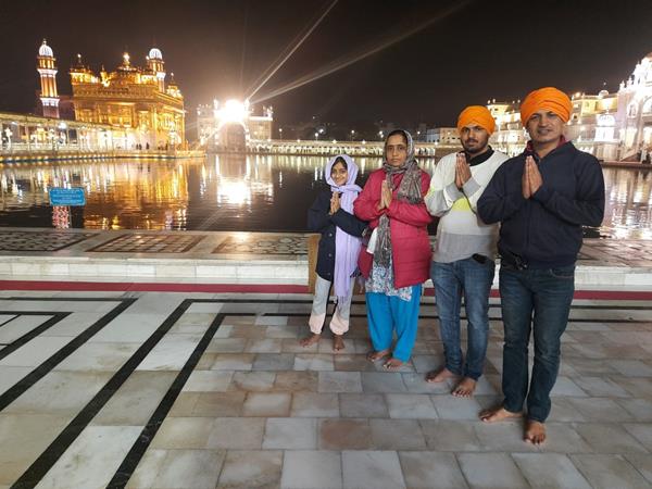 It's 10:45pm. We visited the beautiful,  enchanting, mesmerizing Golden Temple in Amritsar. Thank you @Jasminder Kaur Jasmindar ji for being our guide and making us aware of the history and taking us through the temple.